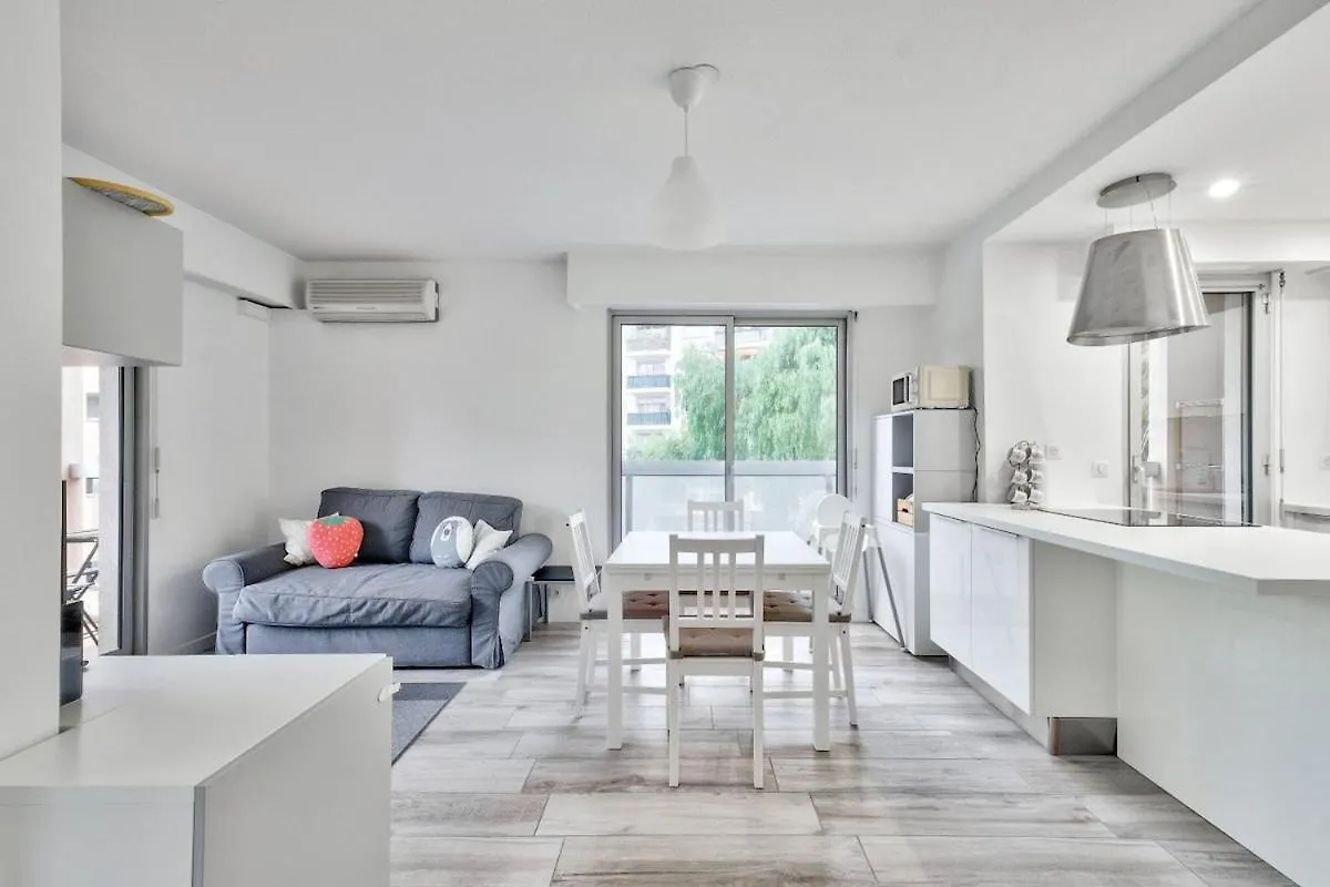 Flat With Balcony 15Min From Promenade Des Anglais Nice