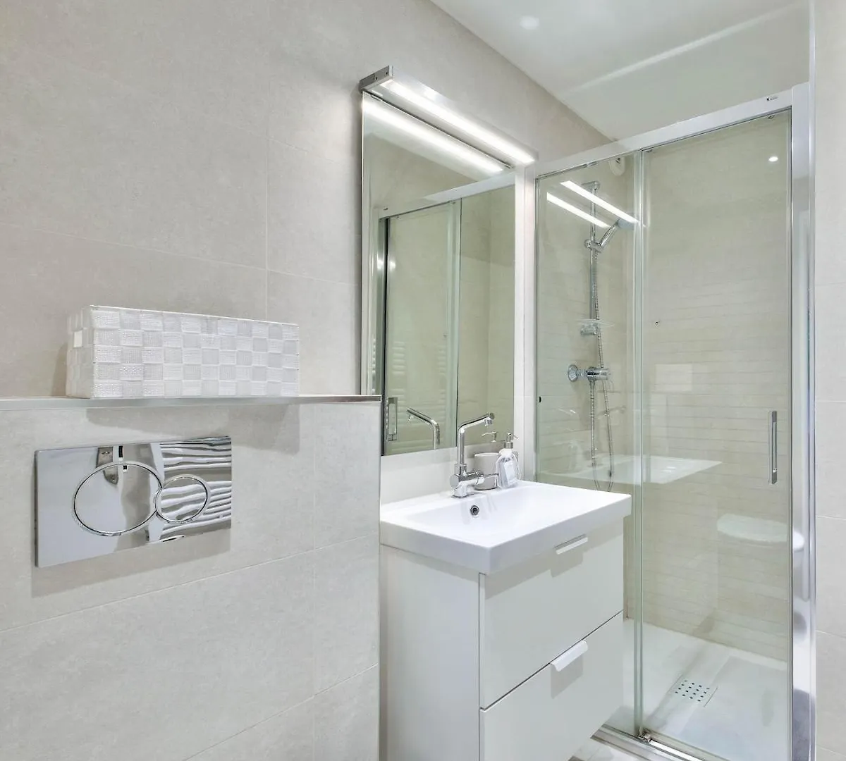 Flat With Balcony 15Min From Promenade Des Anglais Nice 0*,  France